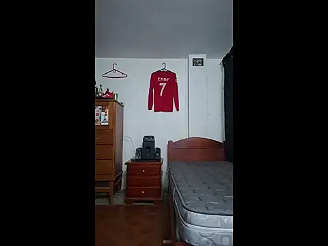 Snapshot of ALBEIROFOOTBALL1992 chatting on 12/22/25, 05:04 ALBEIROFOOTBALL1992 online show from 12/22/25, 05:04