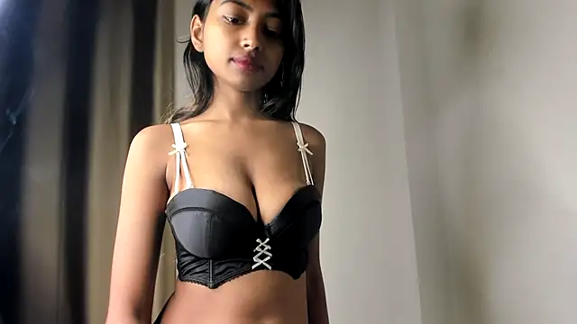 Snapshot of SexyRiyaA_ chatting on 02/19/26, 09:00 SexyRiyaA online show from 02/19/26, 09:00
