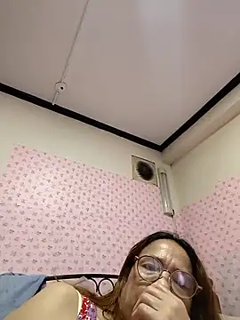 Snapshot of HotsexyNaughtysweetbaby chatting on 11/11/25, 07:30 HotsexyNaughtysweetbaby online show from 11/11/25, 07:30