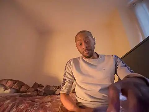 CuzzyB69 online show from 03/03/25, 07:21