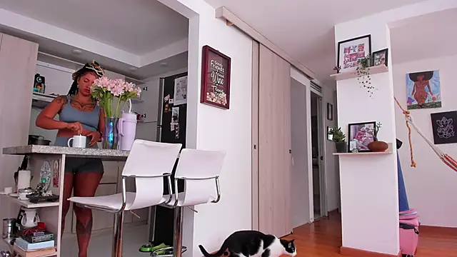 karlye 5 online show from 12/04/25, 01:09