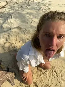 Snapshot of neighbours_love chatting on 01/30/25, 08:11 neighbours love online show from 01/30/25, 08:11