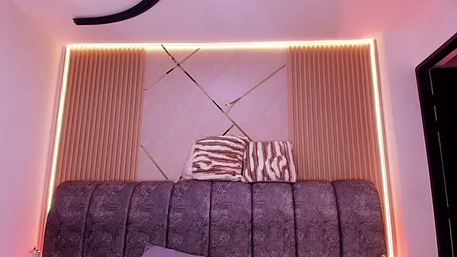 naia blessed online show from 04/10/26, 07:18