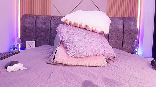 naia blessed online show from 04/17/26, 10:57