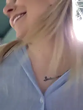 Snapshot of Bondgirl_013 chatting on 03/25/26, 06:14 Bondgirl 013 online show from 03/25/26, 06:14