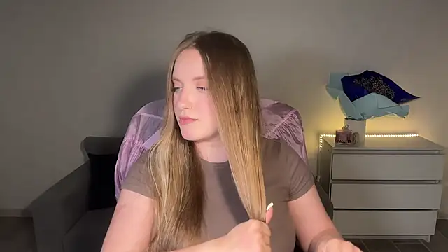 EvaMaddison online show from 07/13/26, 09:06