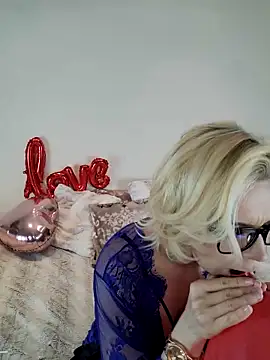 Snapshot of AureliaDoux chatting on 02/11/25, 07:27 AureliaDoux online show from 02/11/25, 07:27