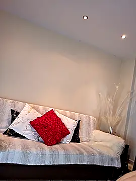 Snapshot of AureliaDoux chatting on 11/12/25, 03:01 AureliaDoux online show from 11/12/25, 03:01