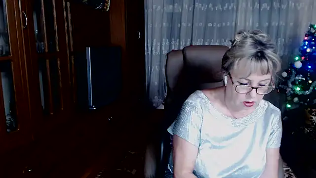 Snapshot of Kallliina chatting on 12/31/24, 05:07 Kallliina online show from 12/31/24, 05:07