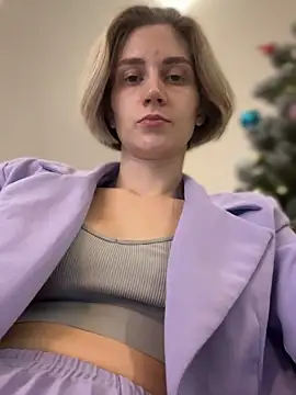 Snapshot of Feral_berry_8133 chatting on 12/13/24, 06:00 Feral berry 8133 online show from 12/13/24, 06:00