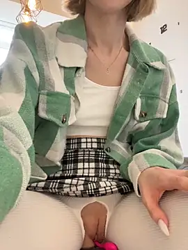 Snapshot of Feral_berry_8133 chatting on 03/04/25, 12:33 Feral berry 8133 online show from 03/04/25, 12:33