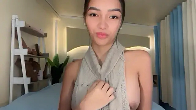 Snapshot of _caroline69 chatting on 11/19/25, 02:33 caroline69 online show from 11/19/25, 02:33