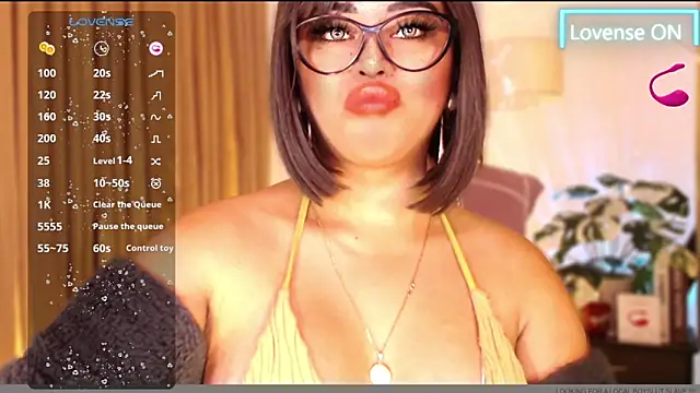 Snapshot of Thalia_Cambridge chatting on 02/06/25, 12:11 Thalia Cambridge online show from 02/06/25, 12:11