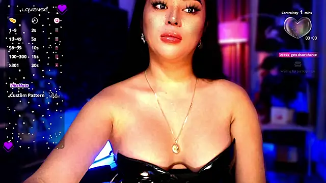 Snapshot of Thalia_Cambridge chatting on 11/08/25, 07:12 Thalia Cambridge online show from 11/08/25, 07:12