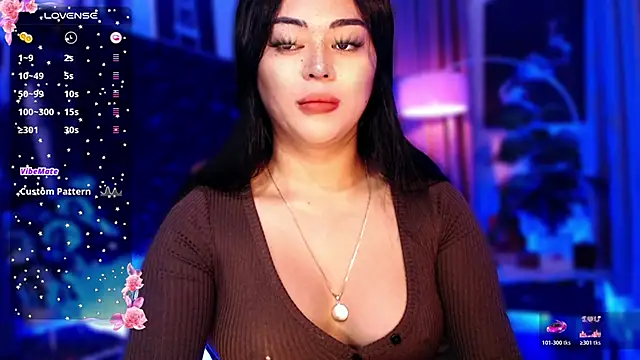 Snapshot of Thalia_Cambridge chatting on 11/13/25, 11:47 Thalia Cambridge online show from 11/13/25, 11:47