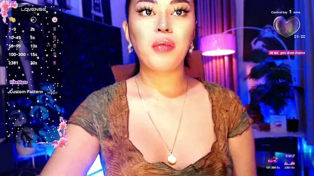 Snapshot of Thalia_Cambridge chatting on 11/14/25, 11:35 Thalia Cambridge online show from 11/14/25, 11:35