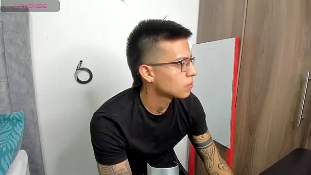 SIXXTOLOVE18 online show from 02/21/26, 07:42