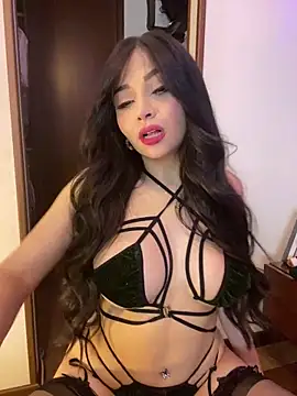 Snapshot of KateLatorre chatting on 12/06/24, 12:02 KateLatorre online show from 12/06/24, 12:02