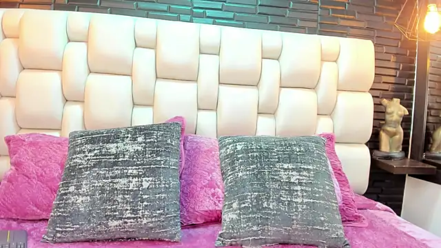 Snapshot of Salo_Heaven chatting on 02/14/25, 01:51 Salo Heaven online show from 02/14/25, 01:51