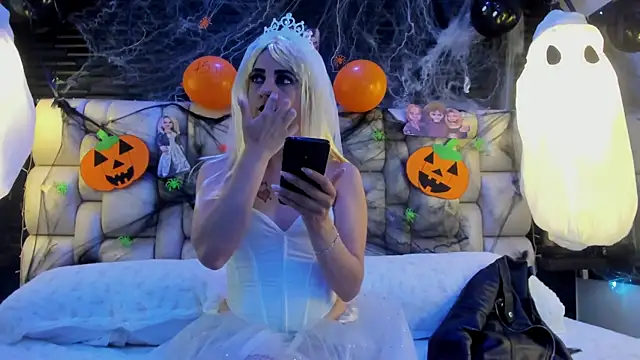 Snapshot of Salo_Heaven chatting on 10/30/25, 06:30 Salo Heaven online show from 10/30/25, 06:30