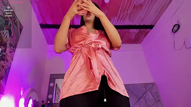 Snapshot of Sweet_Cinthia chatting on 11/19/25, 10:43 Sweet Cinthia online show from 11/19/25, 10:43