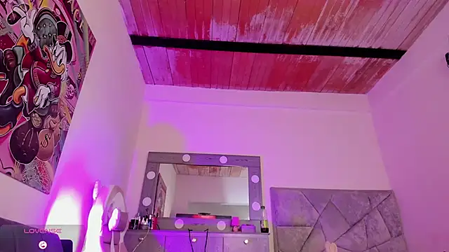 Snapshot of Sweet_Cinthia chatting on 12/16/25, 05:51 Sweet Cinthia online show from 12/16/25, 05:51