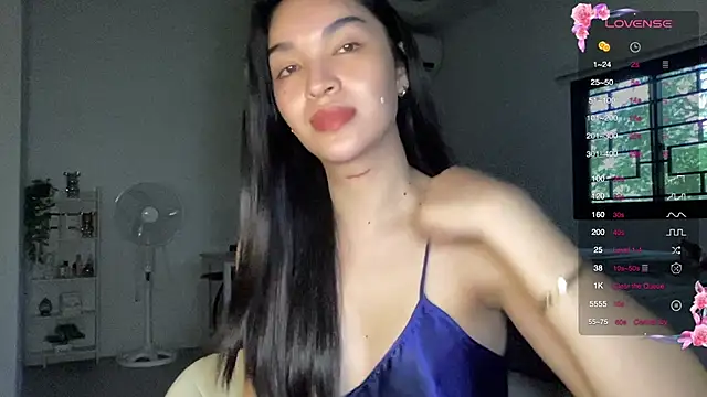 Snapshot of Rogueblaze chatting on 12/14/25, 06:08 Rogueblaze online show from 12/14/25, 06:08