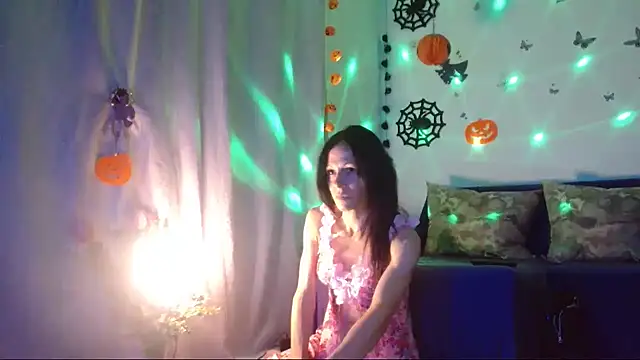 Snapshot of ElysaSun chatting on 10/30/25, 06:19 ElysaSun online show from 10/30/25, 06:19