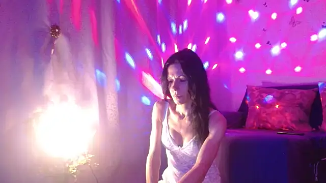 Snapshot of ElysaSun chatting on 11/16/25, 06:13 ElysaSun online show from 11/16/25, 06:13