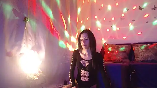 Snapshot of ElysaSun chatting on 11/21/25, 06:50 ElysaSun online show from 11/21/25, 06:50