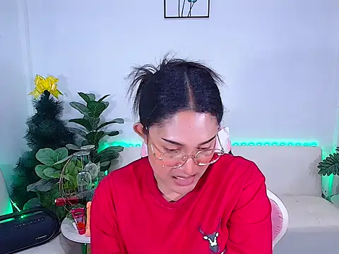 Snapshot of plysaithailand chatting on 12/17/25, 12:33 plysaithailand online show from 12/17/25, 12:33