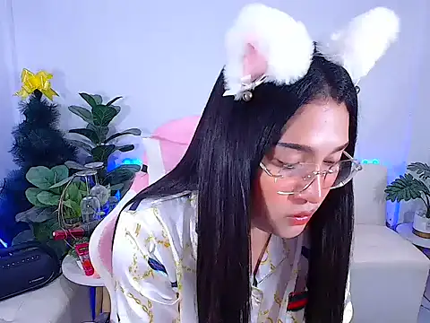 Snapshot of plysaithailand chatting on 12/19/25, 12:06 plysaithailand online show from 12/19/25, 12:06