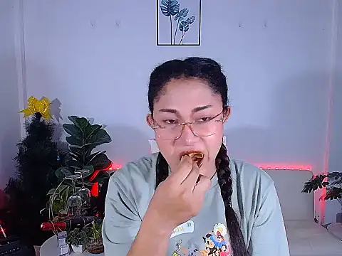 Snapshot of plysaithailand chatting on 05/31/26, 04:42 plysaithailand online show from 05/31/26, 04:42