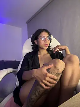 Snapshot of Ashlleycam_ chatting on 03/01/25, 01:53 Ashlleycam  online show from 03/01/25, 01:53