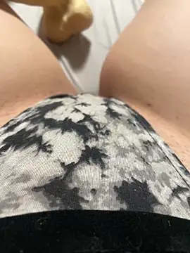 Snapshot of katcclovea chatting on 03/10/25, 04:14 katcclovea online show from 03/10/25, 04:14