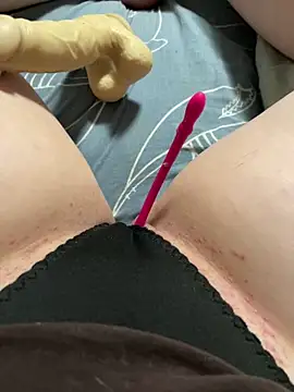 Snapshot of katcclovea chatting on 09/23/25, 05:49 katcclovea online show from 09/23/25, 05:49