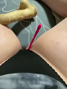 Snapshot of katcclovea chatting on 10/30/25, 05:57 katcclovea online show from 10/30/25, 05:57