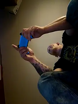 Snapshot of szaoonybyczek chatting on 11/16/25, 06:46 szaoonybyczek online show from 11/16/25, 06:46