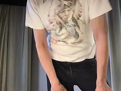 Snapshot of GioApri chatting on 10/20/25, 10:32 GioApri online show from 10/20/25, 10:32