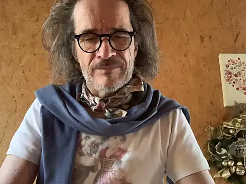 Snapshot of GioApri chatting on 01/16/26, 09:35 GioApri online show from 01/16/26, 09:35