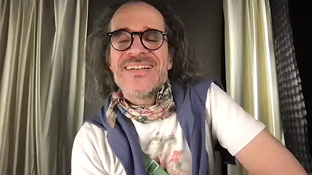 Snapshot of GioApri chatting on 01/16/26, 09:41 GioApri online show from 01/16/26, 09:41