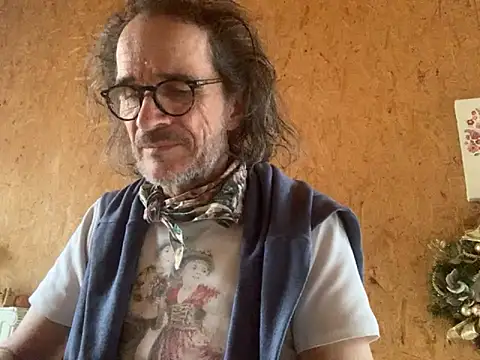 Snapshot of GioApri chatting on 01/17/26, 10:42 GioApri online show from 01/17/26, 10:42