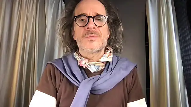 Snapshot of GioApri chatting on 01/18/26, 01:04 GioApri online show from 01/18/26, 01:04