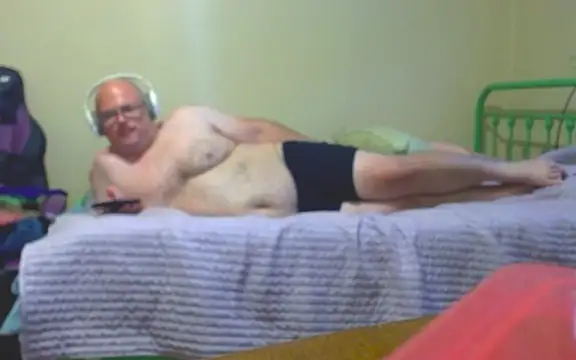 Snapshot of fuckmechuck chatting on 09/29/25, 02:11 fuckmechuck online show from 09/29/25, 02:11