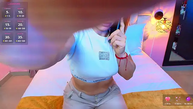 Snapshot of yulina_xue chatting on 10/24/25, 10:06 yulina xue online show from 10/24/25, 10:06