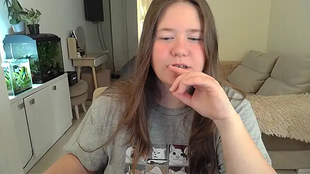 remirann  online show from 03/18/25, 07:41