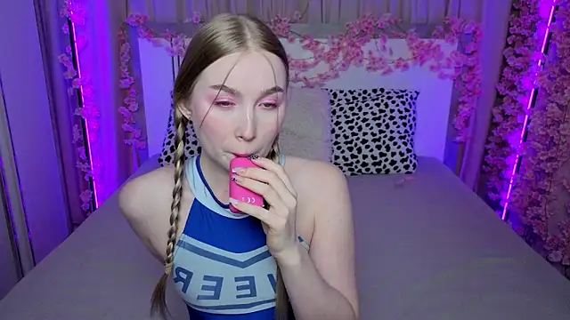 LilyStarlight online show from 05/25/26, 03:23