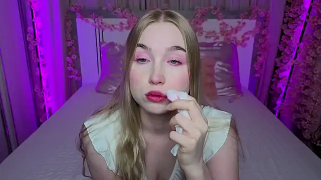 LilyStarlight online show from 06/07/26, 03:43