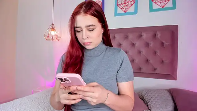 Snapshot of Marie_Castelzc chatting on 03/08/25, 11:58 Marie Castelzc online show from 03/08/25, 11:58