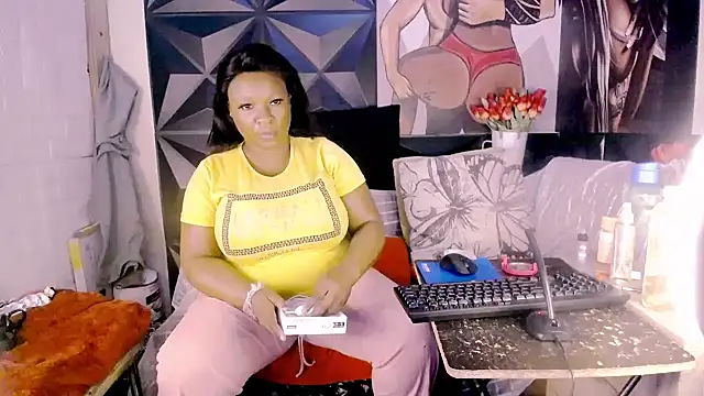 Snapshot of Ebonyfancyface chatting on 06/25/26, 04:22 Ebonyfancyface online show from 06/25/26, 04:22